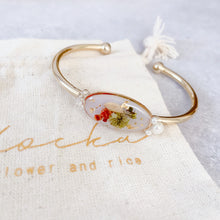 Load image into Gallery viewer, Bangle -  baby&#39;s breath and rice
